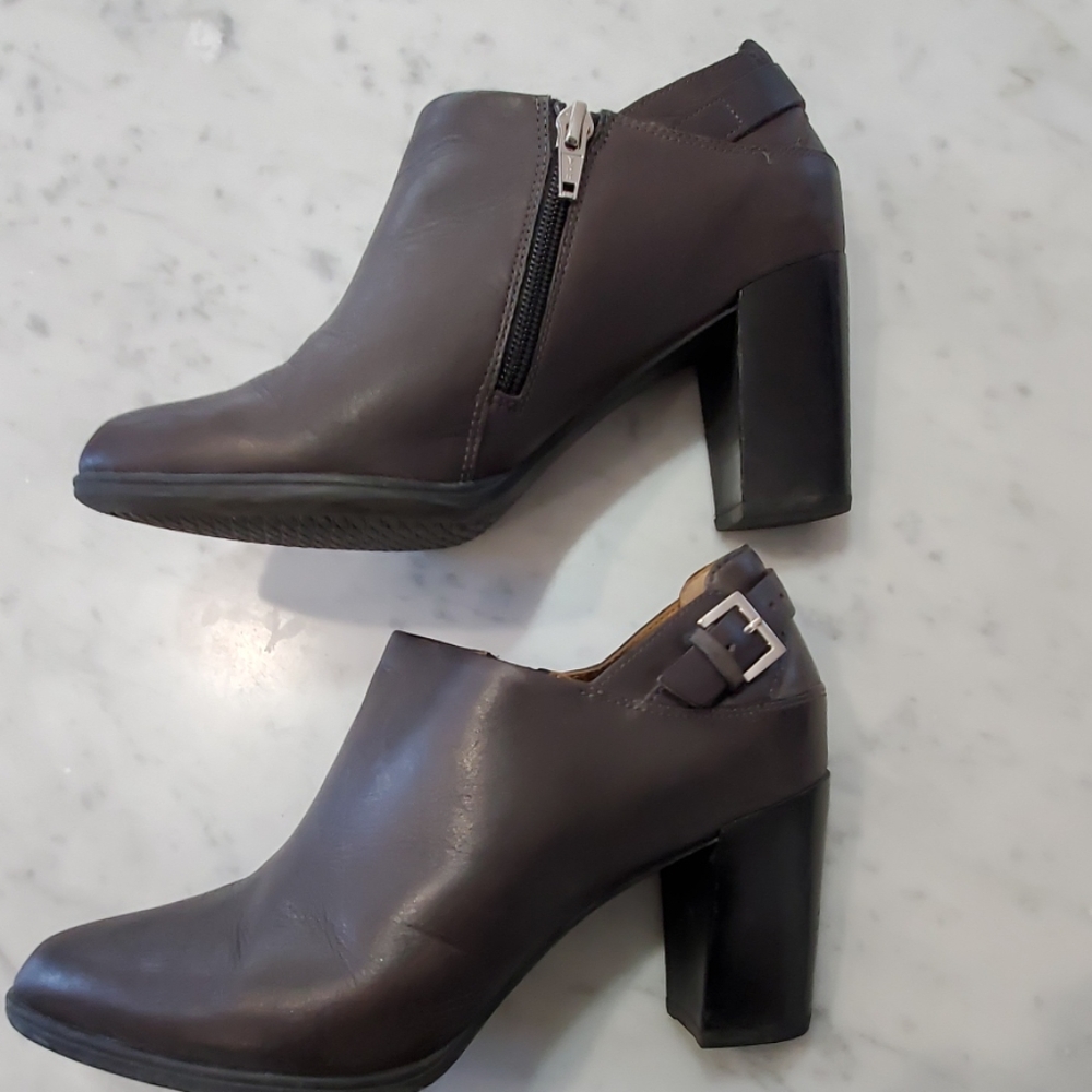Clark's Artesian gray ankle boot with buckle